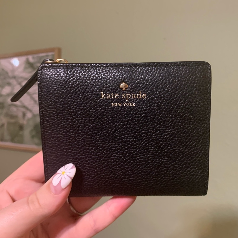 Kate Spade ♠️  small black “Shawn” wallet